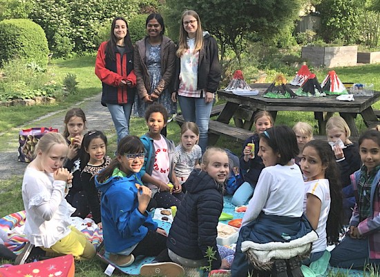 English Afternoon: Grundschüler zu Besuch im FKG-Schulgarten