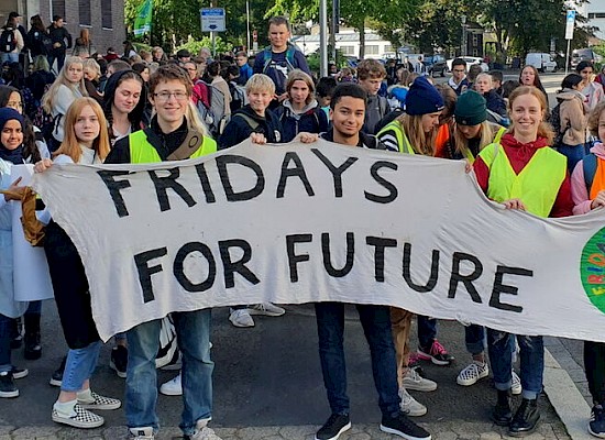 Abmarsch zur Demo: Auch das FKG engagiert sich