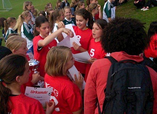 Girls Kick 2014: Unsere Mädchen machen den 1.Platz!!