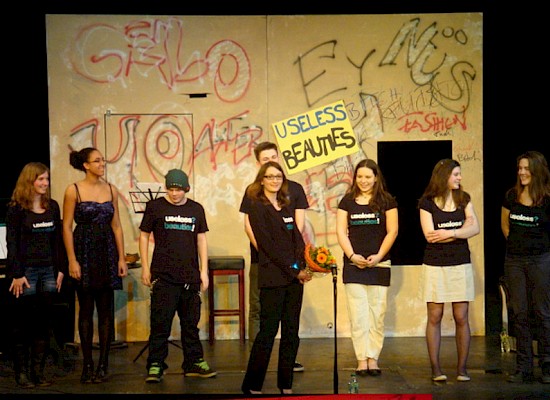 FKG-Schüler spielen Theater